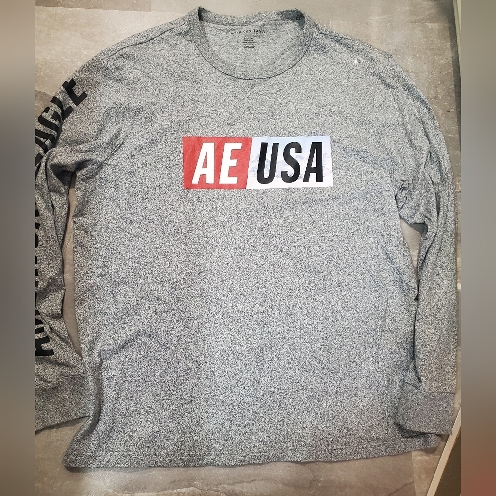 NWOT American Eagle Light Heathered Gray Long Sleeve Shirt. USA Print. Men XL.